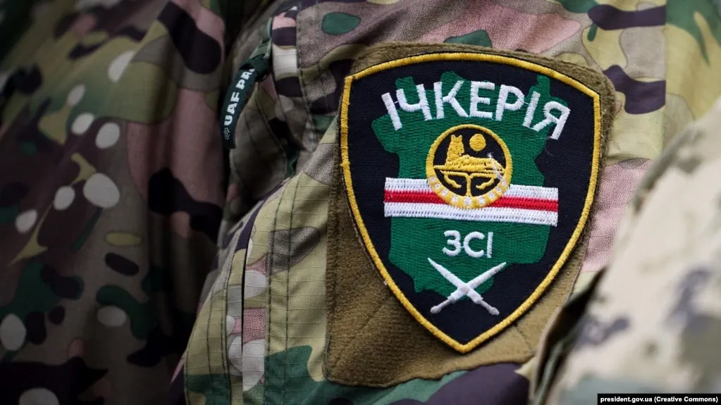 Росфинмониторинг включил «Чеченскую Республику Ичкерию» и её зарубежные подразделения в перечень террористических и экстремистских организаций после решения суда в Грозном, а её нынешнему лидеру Ахмеду Закаеву в России вменяют создание террористического сообщества и участие в боевых действиях на стороне Украины.