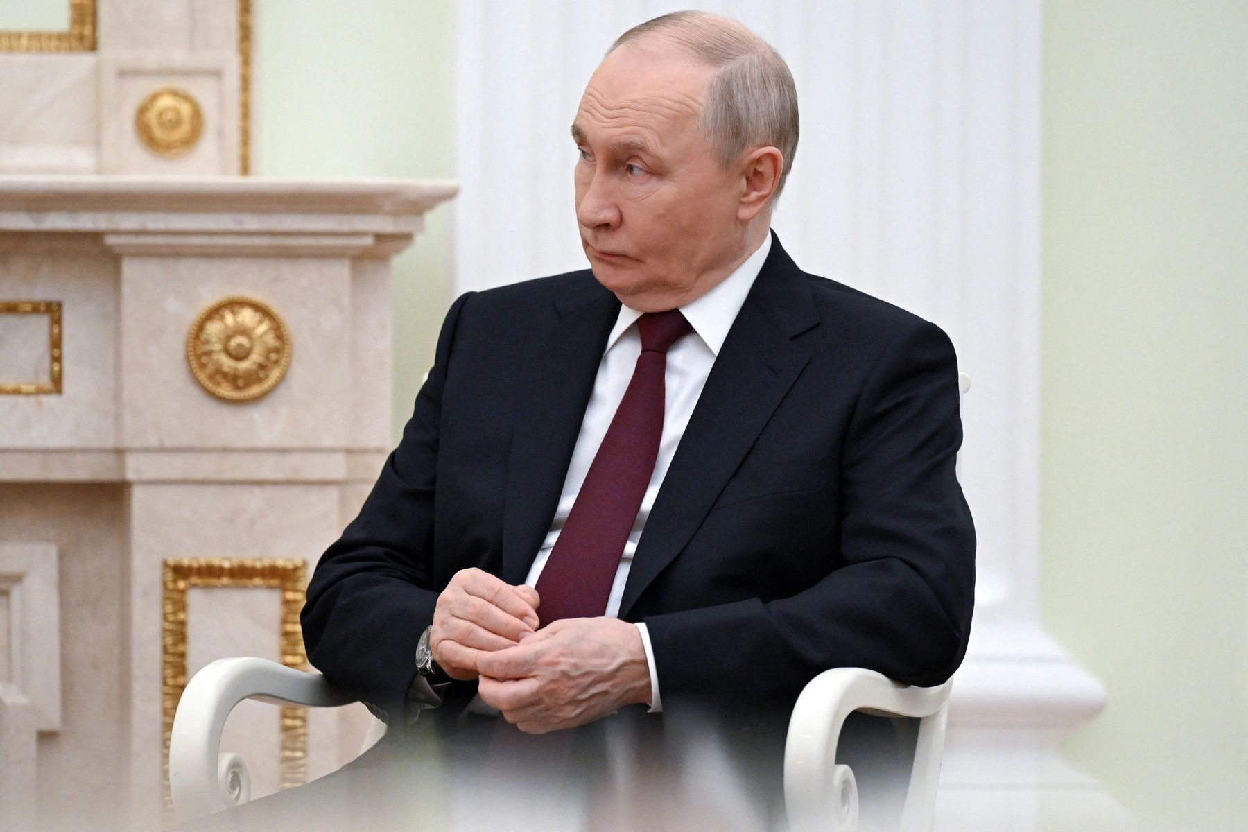 Мониторинговый проект зафиксировал сотни однотипных комментариев провластных аккаунтов во «ВКонтакте», которые объясняют шестую неделю подряд снижающийся рейтинг Владимира Путина «сезонной динамикой» и сравнивают его с западными лидерами.