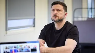 Украинский президент считает, что ограничения интернета и блокировка мессенджеров в России направлены на предотвращение бунтов перед возможной всеобщей мобилизацией и новым наступлением в Украине.