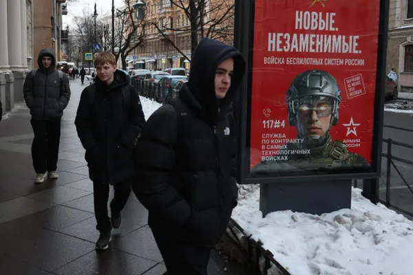 По данным источников, близких к операторам и «Ростелекому», в столице планируются масштабные ограничения мобильной связи 5, 7 и 9 мая — возможны сбои в звонках, SMS и работе «белых списков», ограничения распространатся до МКАД.