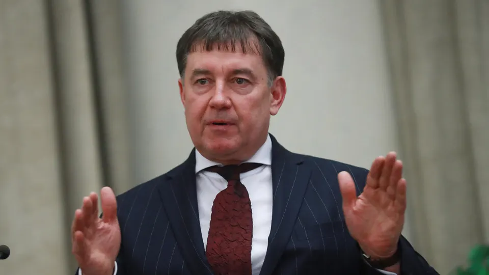 Мосгорсуд оставил в силе решение о конфискации более 100 объектов недвижимости и сети отелей Marton на 9 млрд рублей у бывшего председателя Совета судей России Виктора Момотова, которого Генпрокуратура связывает с криминальными авторитетами и незаконным бизнесом.