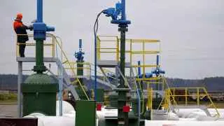 Прокачка нефти по украинскому участку трубопровода «Дружба» в Венгрию и Словакию возобновляется после завершения ремонтных работ и отмены режима форс‑мажора, сообщила венгерская компания MOL и источник в отрасли.