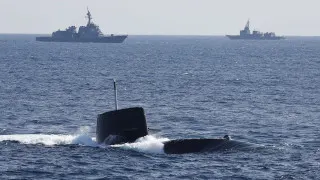 Правительство Японии радикально смягчило правила военного экспорта, открыв путь к продаже ракет, кораблей, подлодок и самолетов зарубежным государствам. Поставки в зоны боевых действий по-прежнему ограничены, но в исключительных случаях японское вооружение может быть направлено и в Украину.