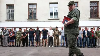 Минобороны подготовило поправки, позволяющие проверять военнослужащих на алкогольное опьянение прямо в частях с использованием экспресс‑тестов и видеозаписи, без обязательной доставки в медучреждения.