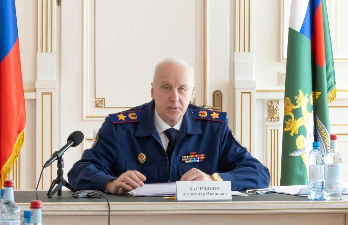 Глава Следственного комитета Александр Бастрыкин поручил провести проверку произведений детского писателя Григория Остера после обсуждения его книг как «негативного примера» на заседании координационного совета ведомства.