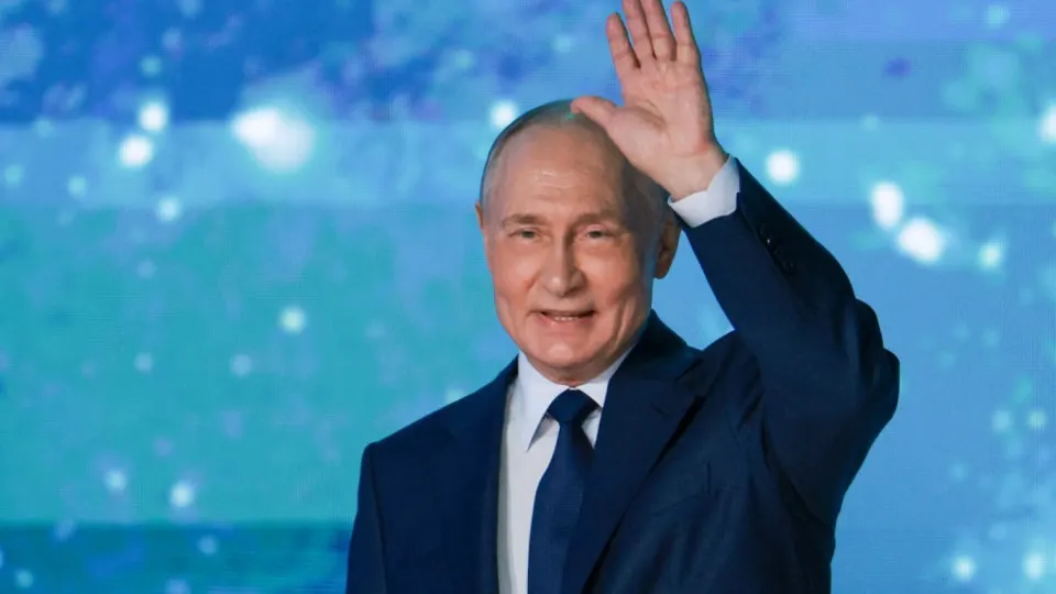 Президент Владимир Путин связал недавние сбои мобильного интернета с мерами по предотвращению терактов и поручил гарантировать бесперебойный доступ к жизненно важным онлайн‑сервисам даже в период ограничений связи.