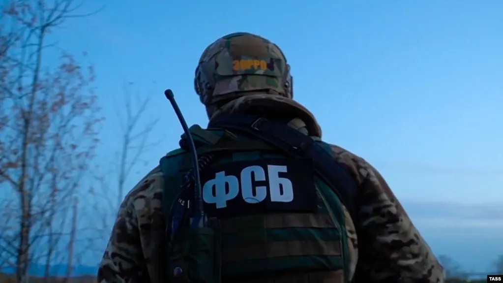Военный суд признал Алексея Милосердова виновным в госизмене и подготовке теракта; ему назначены 22 года лишения свободы и штраф в миллион рублей.