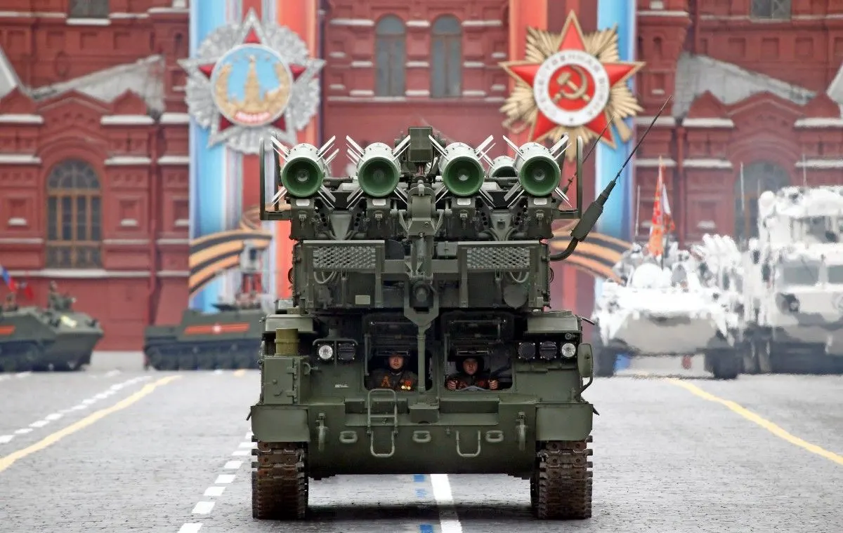 По оценке зарубежных аналитиков, в преддверии 9 мая российские власти наращивают риторику угроз и могут использовать режим тишины для оправдания эскалации против Украины.