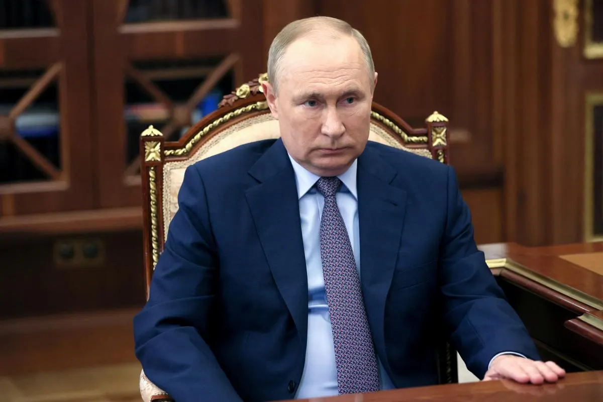 Помощник президента России заявил, что Москва получала «сигналы» от Киева через посредников, но считает ситуацию неактивной, пока сам Зеленский напрямую не свяжется с Путиным и не приедет на переговоры.