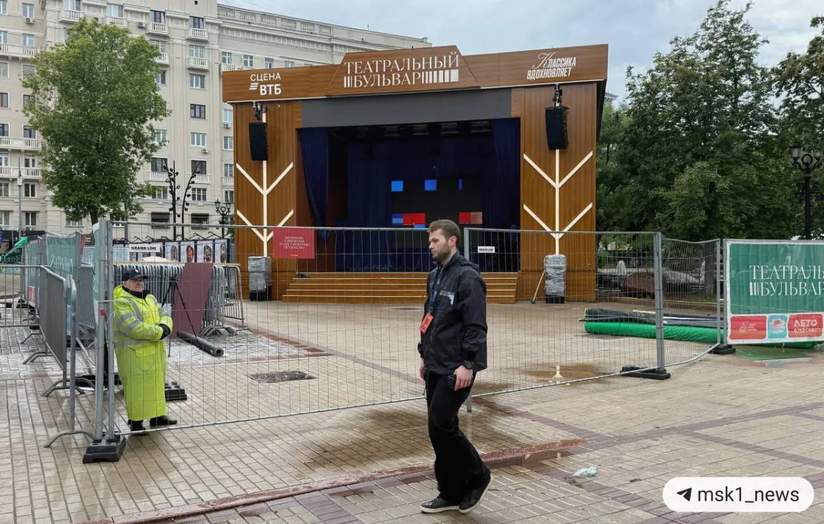 Трёхмесячный фестиваль превратит город в сцену: спектакли, мюзиклы, уличные и экспериментальные постановки пройдут на нескольких площадках, торжественное открытие состоится в Парке Горького.
