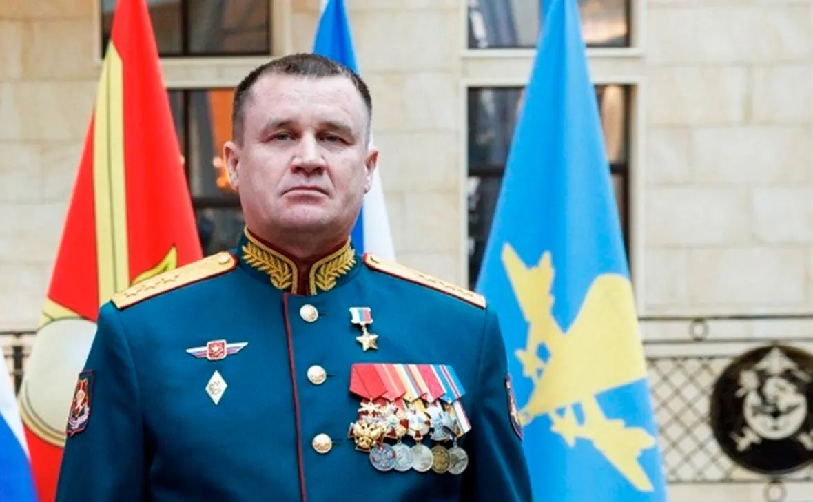 Командующий Сухопутными войсками РФ Андрей Мордвичёв назначен руководить парадными мероприятиями в столице; он известен тактикой «мясных штурмов» в ходе боёв на Украине. В этом году в параде не примут участие колонны техники.