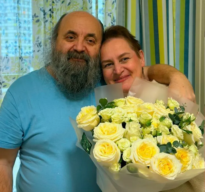 Наталья Вяхирева из Карелии диагностирована рак сигмовидной кишки IV стадии с метастазами. Лечение в московском онкоцентре требует дорогостоящих препаратов — один курс стоит 580 тысяч рублей.