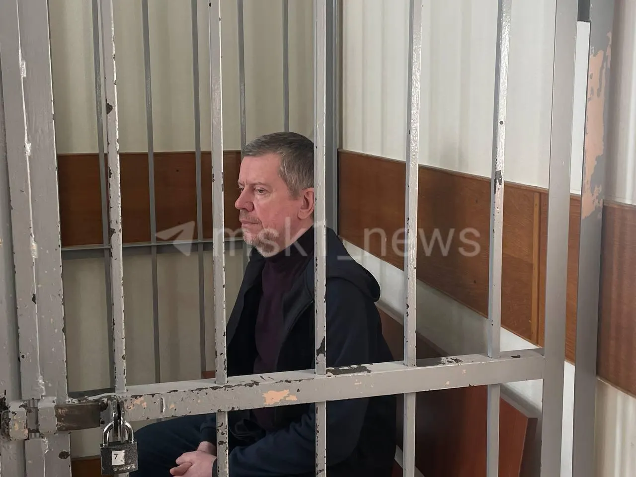 Бывший заместитель начальника метро признан виновным в получении крупной взятки. Суд назначил ему 10 лет лишения свободы; прокуратура просила 11 лет и штраф в 115 млн рублей.