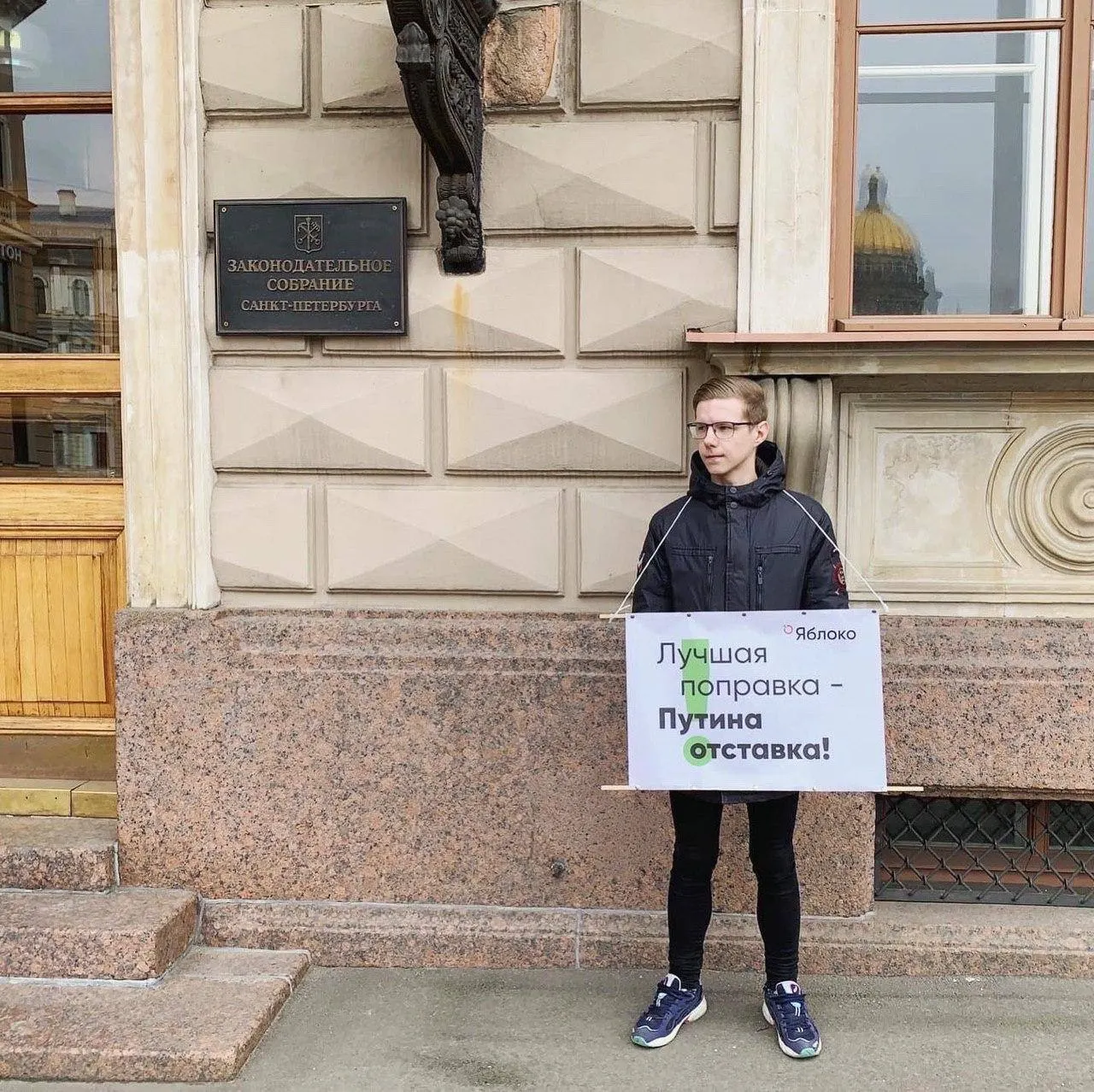 Вадим Ваганов сообщил, что его объявили в федеральный розыск. Ранее Минюст внёс его в реестр «иностранных агентов», ему также выписаны административные штрафы по делам об «иностранных агентах» и «ЛГБТ‑пропаганде».