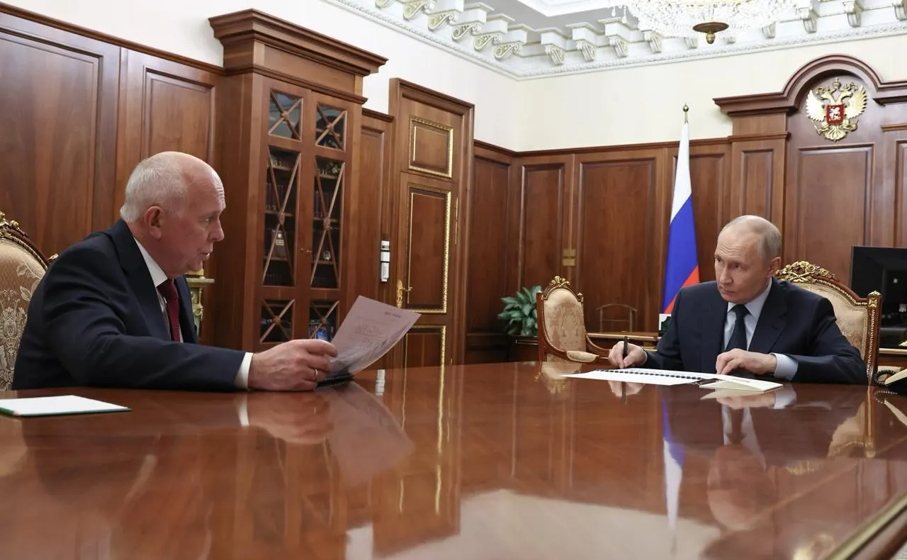 Руководство сообщило Владимиру Путину о переносе старта серийного производства МС‑21 и «Суперджета‑100» на следующий год. В этом году планируется получить сертификат только на Ил‑114‑300.