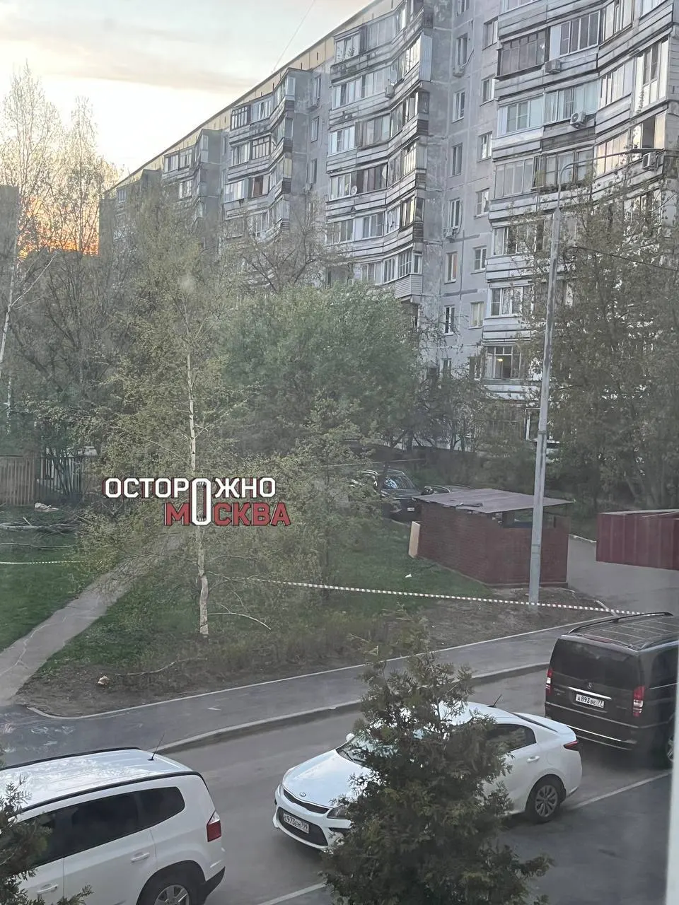 На Ясном проезде в районе Медведково обнаружили подозрительный предмет. Район оцеплен, на месте работают экстренные службы.