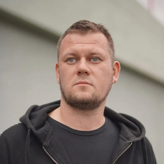 Вечером Минюст включил в реестр «иностранных агентов» украинского блогера и журналиста Дениса Казанского. Сам блогер заявил, что не имеет российского гражданства и ожидал более жёстких обвинений.