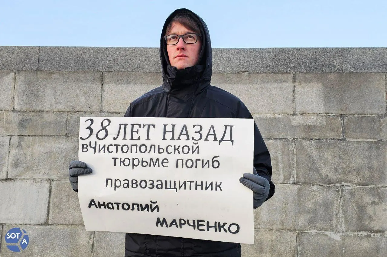 Историка и краеведа из Екатеринбурга поместили в СИЗО по статье о «содействии терроризму». Ранее он вел просветительскую работу по увековечению памяти жертв репрессий и публиковал материалы из архивов.
