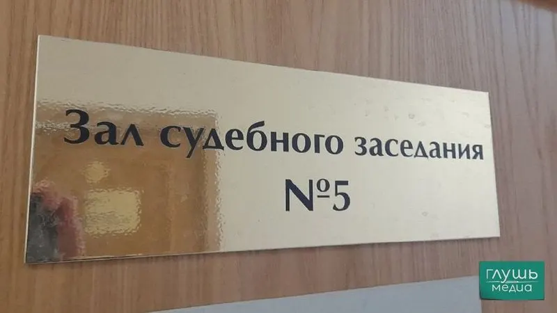 Верховный суд РФ предложил смягчить требования к секретарям судебных заседаний: работать на этих должностях смогут не только юристы с высшим образованием, но и студенты юридических факультетов.