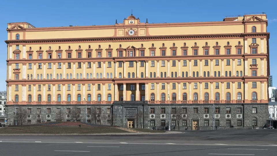 Руководитель пограничной службы заявил, что Финляндия и Эстония нарушают договорённости по границе, создают риски для безопасности и ограничивают движение через рубеж. По его словам, на западных границах России наблюдается существенное обострение.