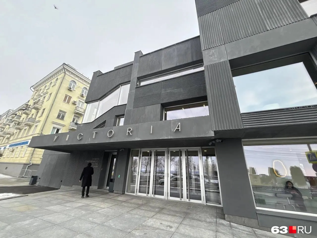Новая выставка московской художницы Кати Горячевой стартует 3 мая. Проект «Заговор тополей» посвящён трём деревьям, росшим у входа в галерею.