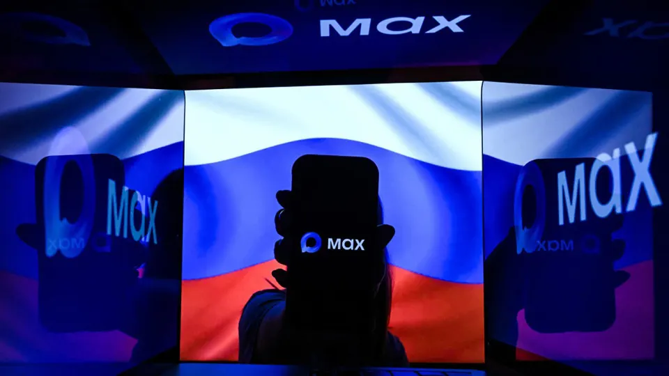 «Билайн», МТС, «Мегафон» и Т2 подписали соглашения с мессенджером Max: пользователям будут приходить в нём одноразовые коды, сервисные сообщения и уведомления, а также расширят мультимедийные форматы и опции «доверенного устройства». Это вызывает опасения о принудительном переводе уведомлений в госмессенджер.