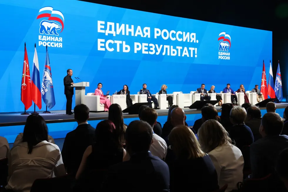 Политблок администрации президента рекомендовал государственным и лояльным СМИ избегать слова «запрет» в заголовках, заменять его эвфемизмами и уделять больше внимания «позитивным» инициативам партии власти.