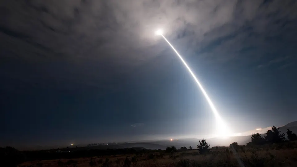 20 мая ВВС США провели тестовый пуск межконтинентальной баллистической ракеты Minuteman III для проверки систем и персонала. Запуск совпал по времени с началом в России трёхдневных учений по отработке ядерного удара.