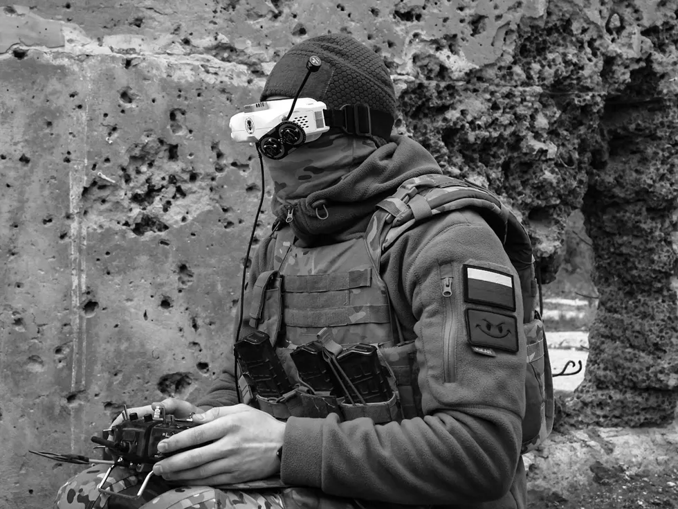 Военные рассказывают, почему украинские БПЛА получили преимущество: дефицит связности и ПВО, массовые закупки за счёт солдат, кадровые нестыковки и практическая неготовность армии к атакующим роям беспилотников.