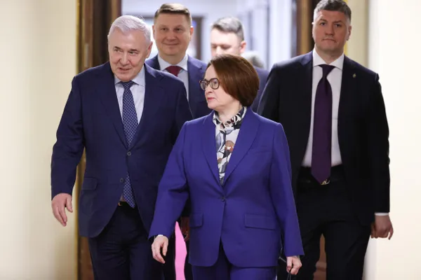 Чиновники и представители банков называют три кандидатуры на замену Эльвиры Набиуллиной, чей срок истекает 24 июня 2027 года. Окончательное решение остаётся за президентом.