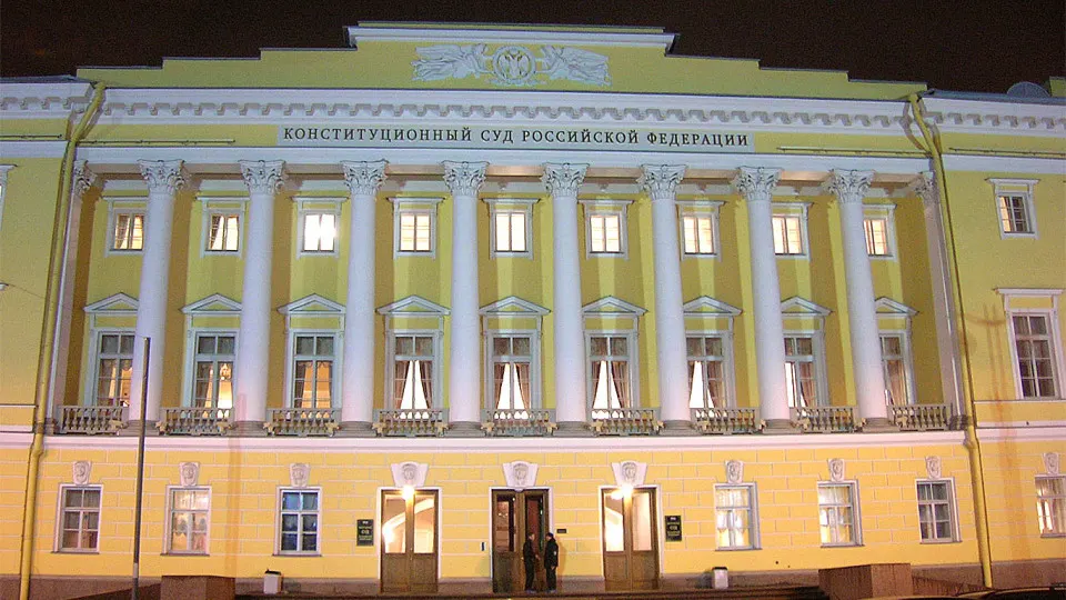 Председатель Конституционного суда заявил, что антикоррупционные иски прокуратуры не должны подпадать под обычные сроки давности. Это решение сохраняет механизм деприватизации крупных активов на сотни миллиардов рублей.