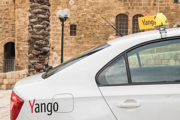 Нидерландская MLU B.V., связанная с сервисом такси Yango, получила штраф от европейских надзорных органов за передачу персональных данных пользователей в Россию. Компания намерена обжаловать решение.
