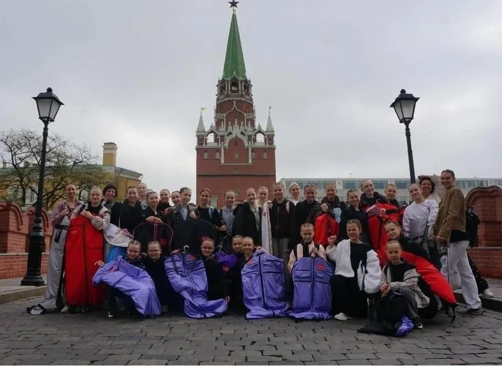 Новосибирский ансамбль «Второе дыхание», существующий 22 года, впервые выступил в Кремлёвском дворце после победы на фестивале «Рождение звезды». 30 танцовщиц показали номер в русском стиле; 6 июня у коллектива отчётный концерт в Новосибирске.