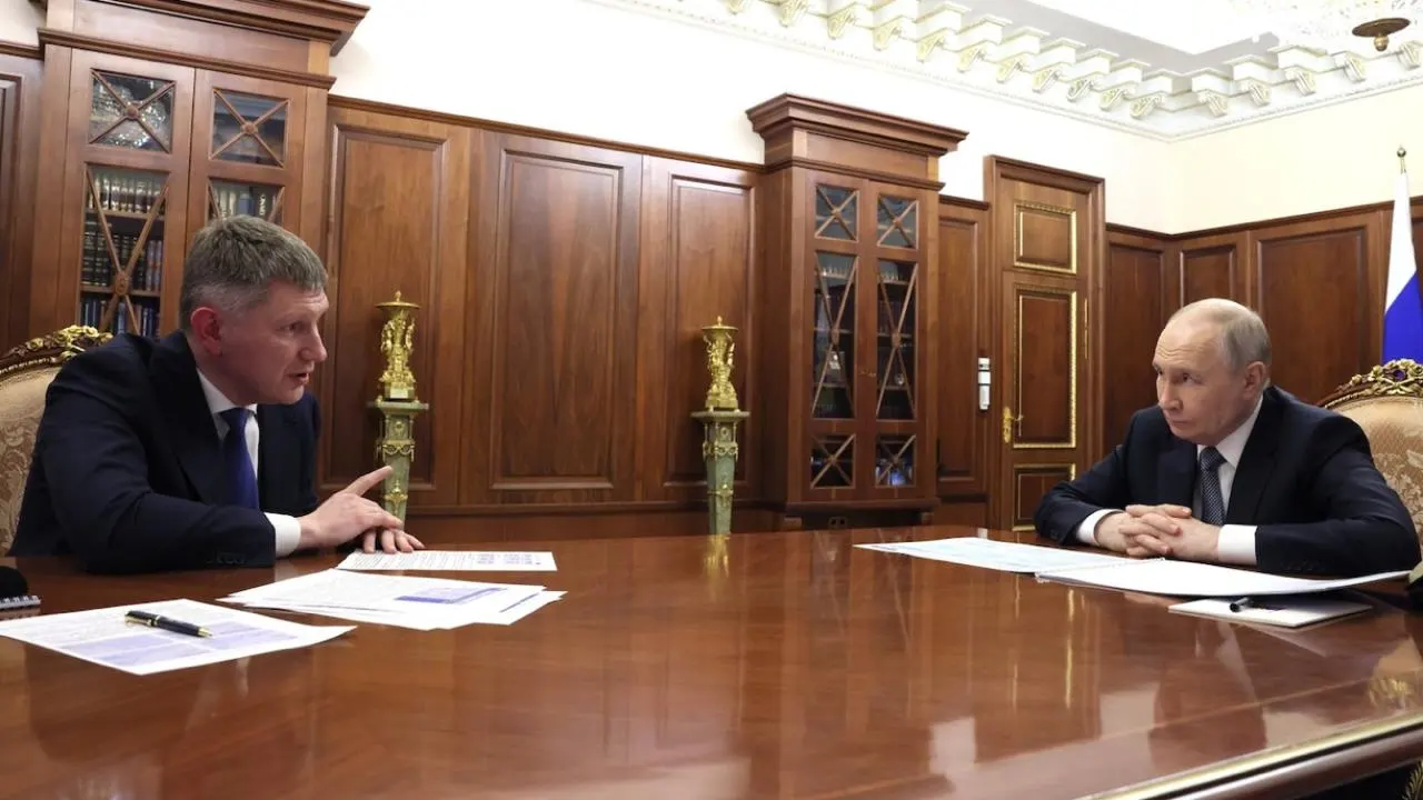 Министр экономического развития Максим Решетников сообщил президенту, что Россия сокращает разрыв по ВВП на душу населения с США — показатель по итогам 2025 года достиг почти 56% от американского уровня. При этом по данным МВФ в 2026 году ВВП на душу населения России составляет $18 530.