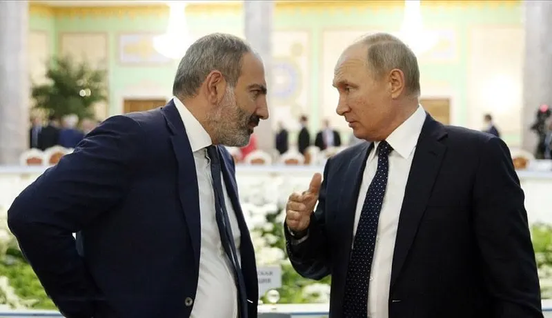 Премьер-министр Армении сообщил, что не сможет прибыть на парад 9 мая из‑за назначенных на 7 июня парламентских выборов. Премьер Словакии заявил, что не будет присутствовать на церемонии, ограничившись возложением цветов и краткой встречей с Путиным.