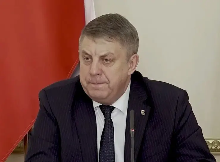 13 мая президент принял отставку губернатора Брянской области Александра Богомаза. Через день ЦИК утвердил его назначение депутатом Госдумы от «Единой России»; параллельно с поста ушёл губернатор Белгородской области Вячеслав Гладков.
