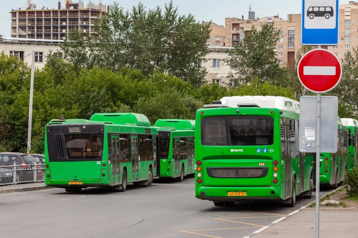 С 20 мая по 26 июня автобусы № 54, 054, 76 и 78 будут следовать по временным маршрутам в обход путепровода. Строительство затянулось, бюджет проекта вырос.