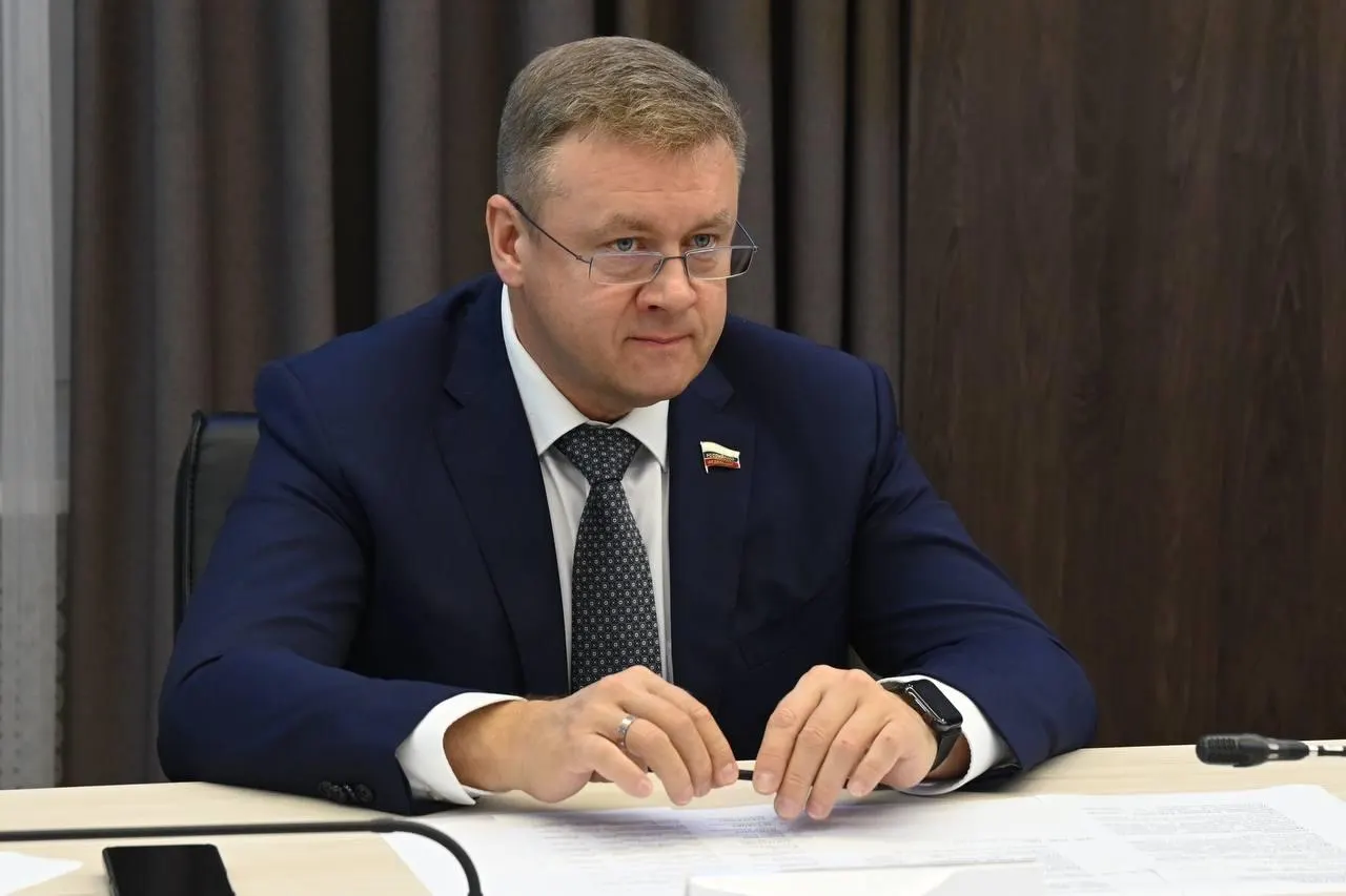 Мосгорсуд продлил меру пресечения для бывшего губернатора Рязанской области Андрея Любимова — он останется под стражей, уточнили в суде.