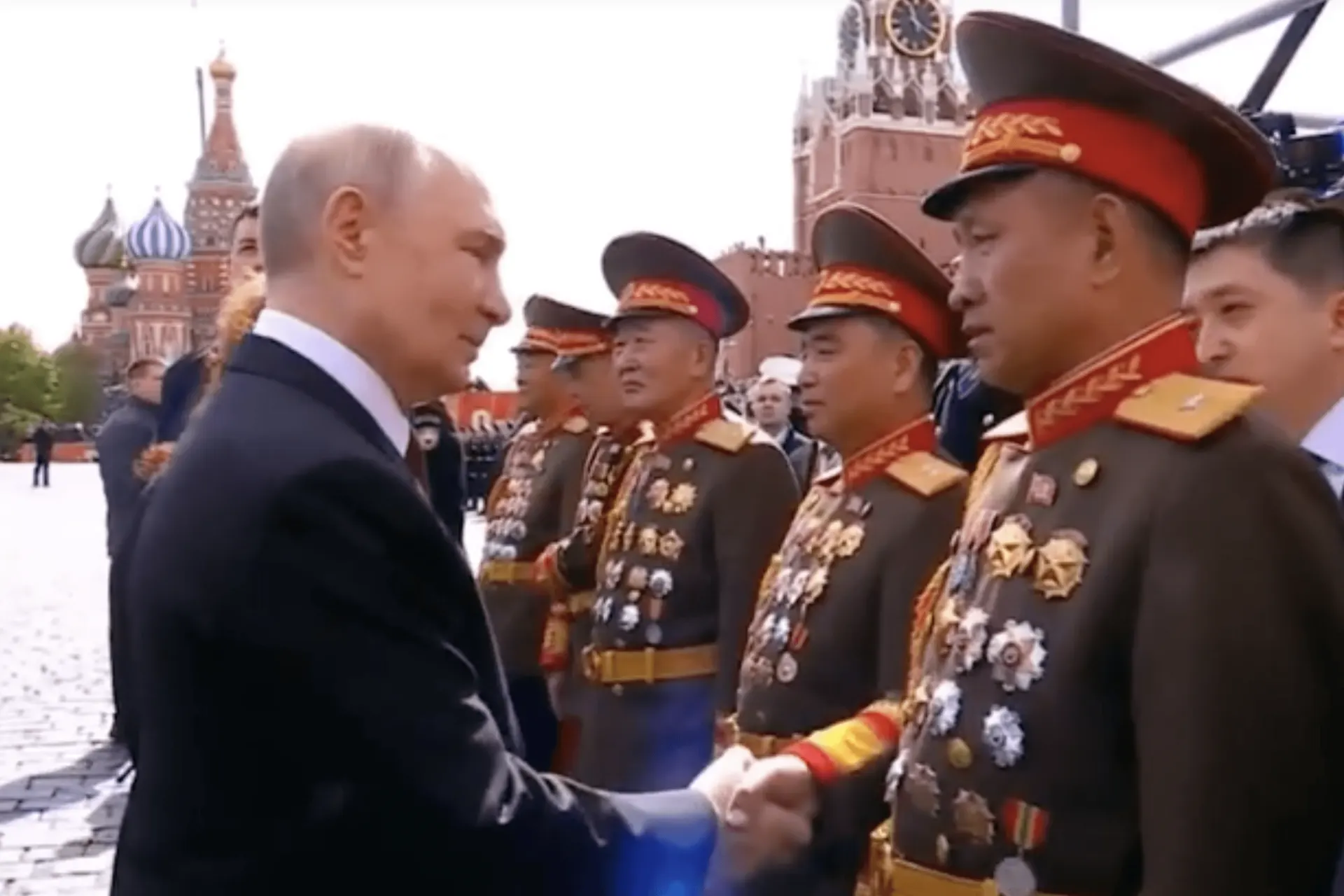 Стало известно о секретной церемонии в декабре 2025 года, на которой северокорейским военным вручили российские государственные награды за участие в операции в Курской области; фотографии и медали оказались в музее в Пхеньяне.