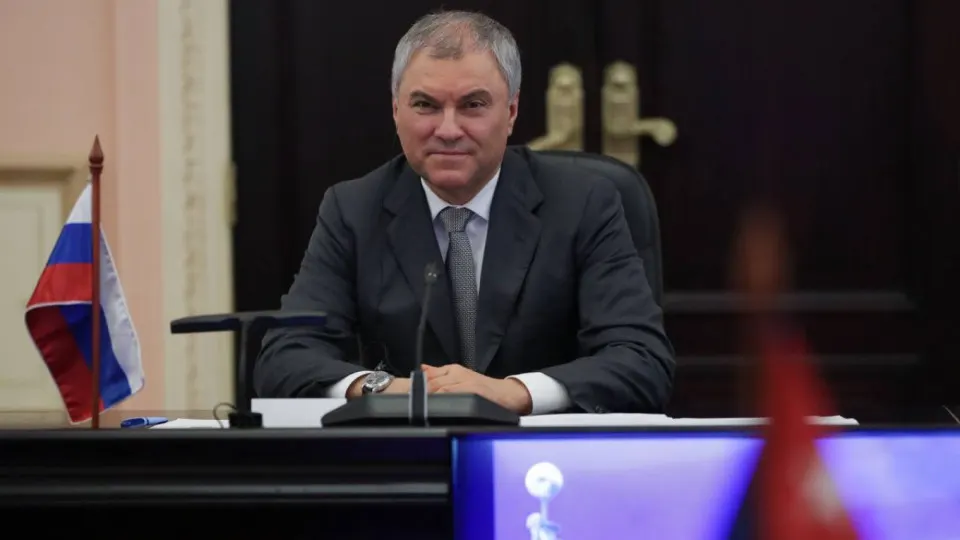 Спикер Госдумы связал угрозы с использованием западного оружия и спутниковых технологий после удара по Старобельску и поручил подготовить обращение к парламентам других стран. В ответ на события Россия нанесла массированные удары по Киеву — есть жертвы и разрушения.