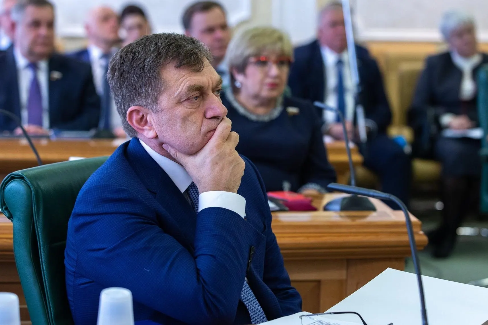 Никулинский суд Москвы прекратил дело в отношении сенатора из Карачаево-Черкесии после заключения мирового соглашения; требования прокуруры к другим ответчикам по делу сохраняются, речь идёт об обращении земель национального парка в доход государства.