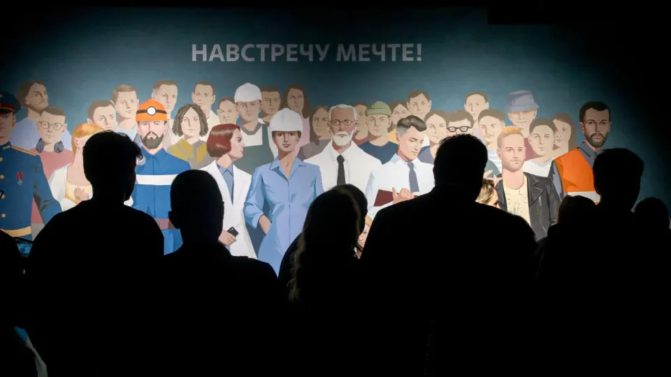 Замначальника управления президента по мониторингу Алексей Семенов считает, что в массовой культуре утратился притягательный образ будущего, и предлагает централизованно формировать «Большой русский образ» через государственные проекты и институты.