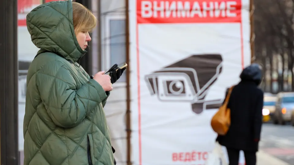 Пользователи отмечают, что в мессенджере Max без их согласия исчезают сообщения со ссылками на ключи для VPN, а при попытке повторной отправки аккаунт выходит из системы. Одновременно сервис начал блокировать вход при включенном VPN.