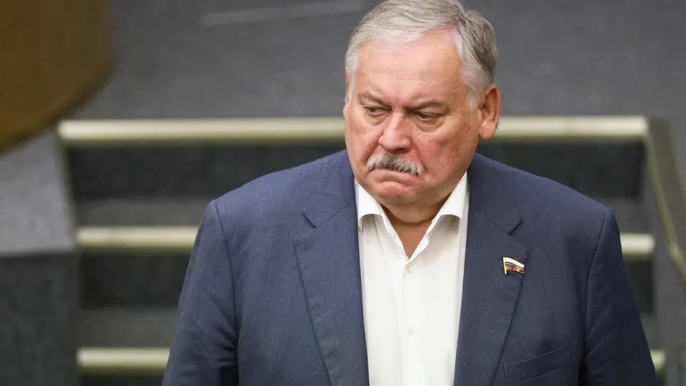 Первый зампред комитета Госдумы Константин Затулин обвинил Латвию и Эстонию в нарушении обещаний при распаде СССР; заявления последовали на фоне законопроекта о праве президента защищать россиян за рубежом и предупреждений западной разведки о рисках для НАТО.