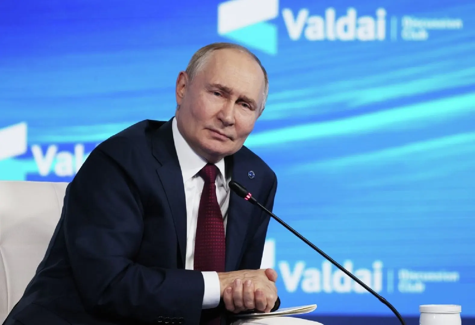 Международный уголовный суд разъяснил, что государства, ратифицировавшие Римский статут, должны исполнять ордер на арест Владимира Путина при его участии в переговорах, за исключением случаев, когда переговоры проходят под официальной эгидой ООН.