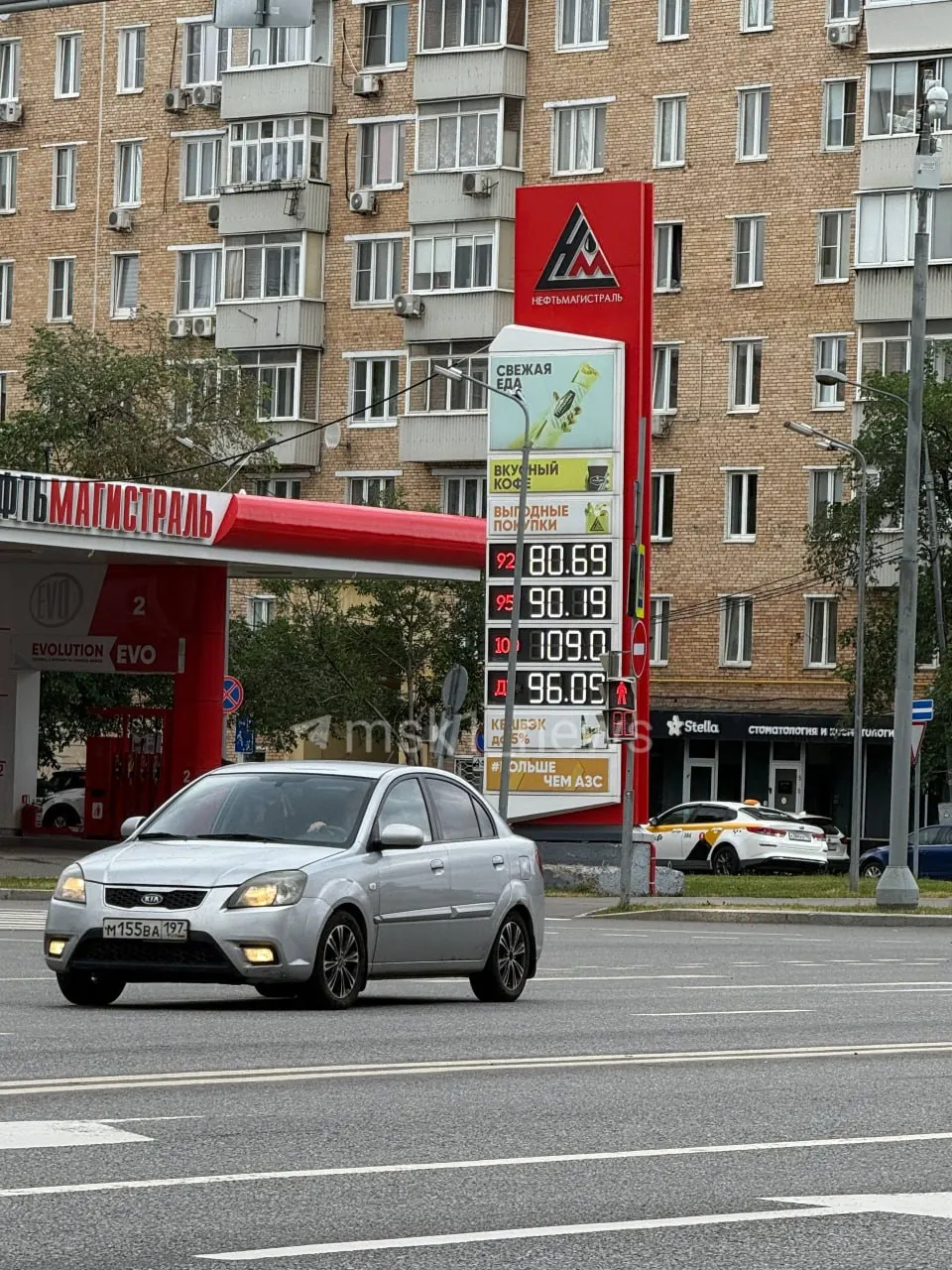 Сеть АЗС «Нефтьмагистраль» в Москве и Подмосковье подняла цены: 95-й — 90,16 руб., дизель — 96,09 руб., 100-й — 109 руб. Антимонопольщики потребовали обоснований от компании.