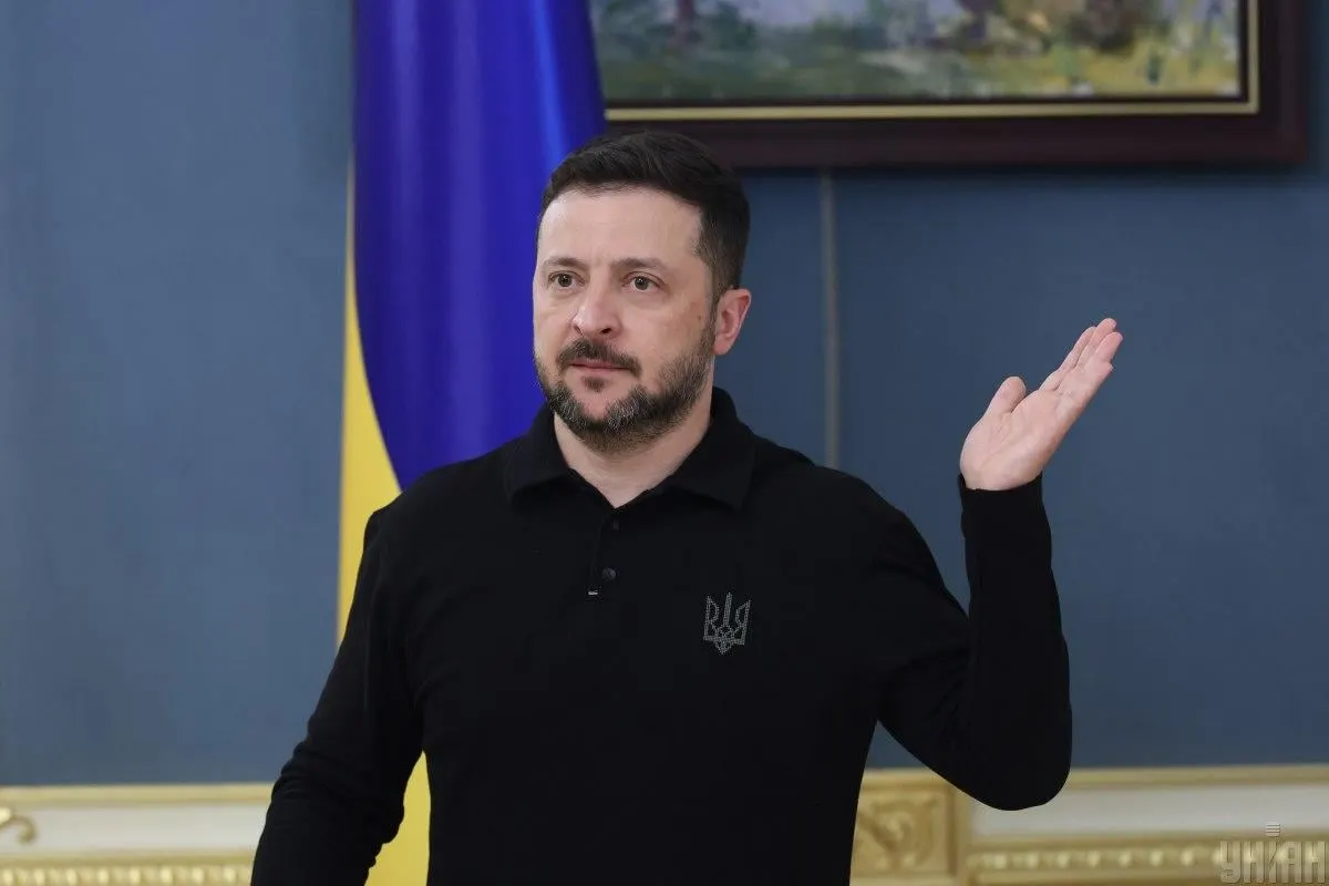 Президент Украины заявил, что полёты и удары дронов по крупным российским городам призваны показать населению, что война — это их собственная трагедия. Он также рассказал о встрече с российским бизнесменом и оценил разногласия в окружении российского руководства.