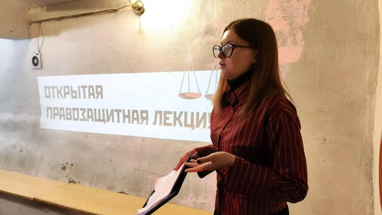 В московском районе Сокольники задержаны Анастасия Тельнова, Игорь Холев и Дмитрий Толоконников. Обстоятельства задержания неизвестны, их доставляют в ОВД «Сокольники».