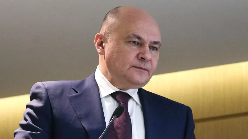 Расследование показало: на первого заместителя министра обороны и членов его семьи оформлены квартиры и участок в Подмосковье общей стоимостью около 500 млн рублей.