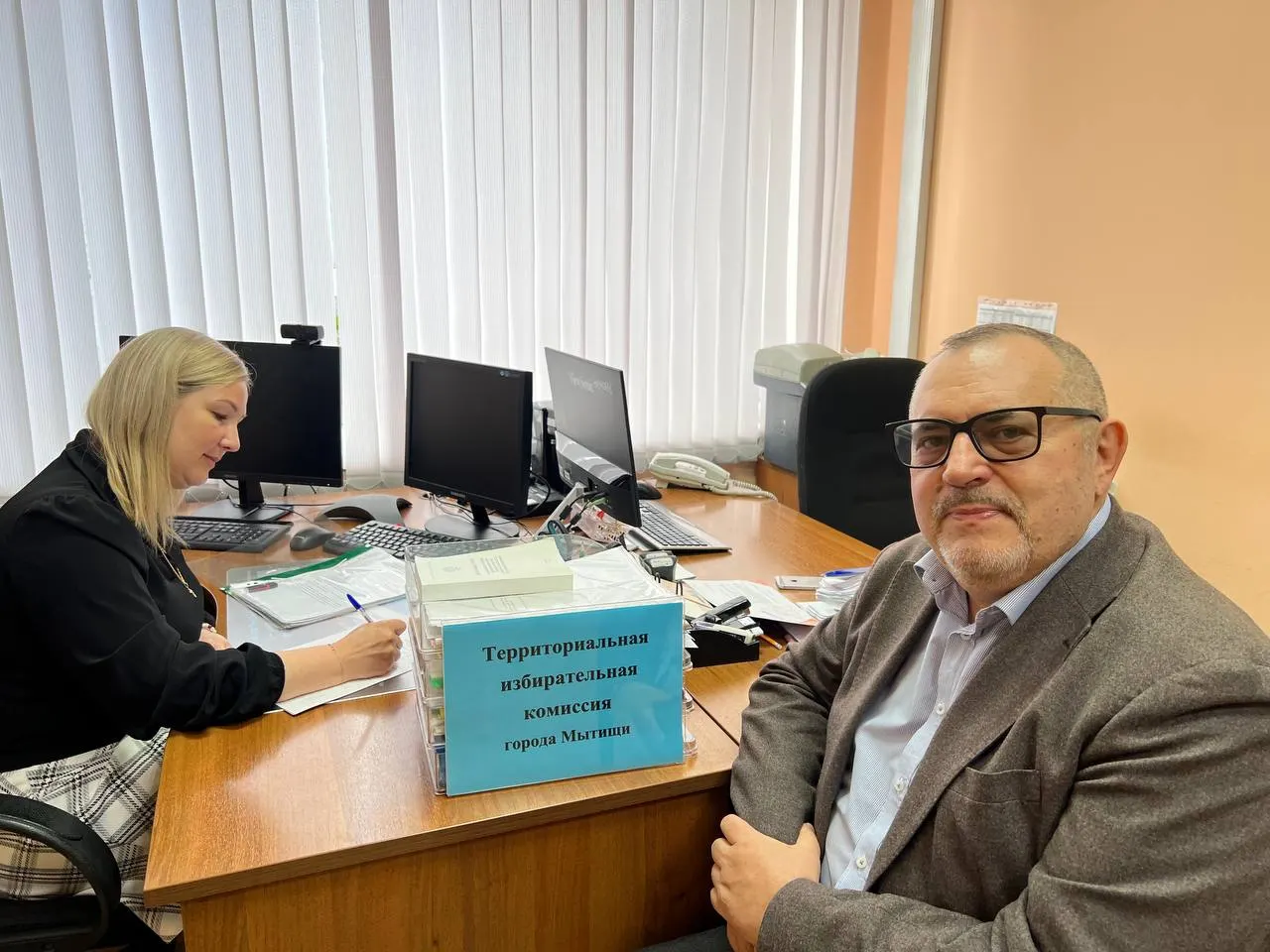 Политик из Подмосковья подал документы в территориальную избирательную комиссию Мытищ по округу №123 и ждёт решения о разрешении на открытие избирательного счёта — при его открытии потребуется сбор подписей.